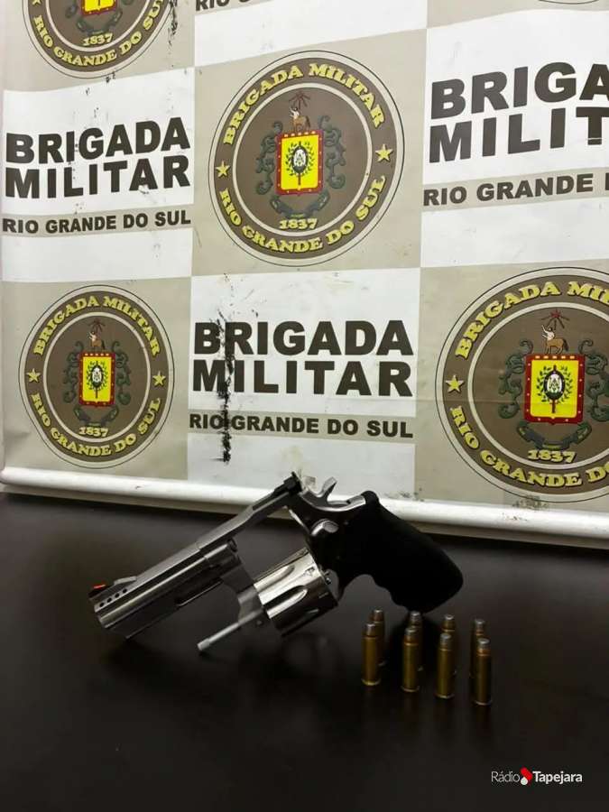 Abordagem da Brigada Militar resulta em quatro prisões e apreensão de arma em Tapejara