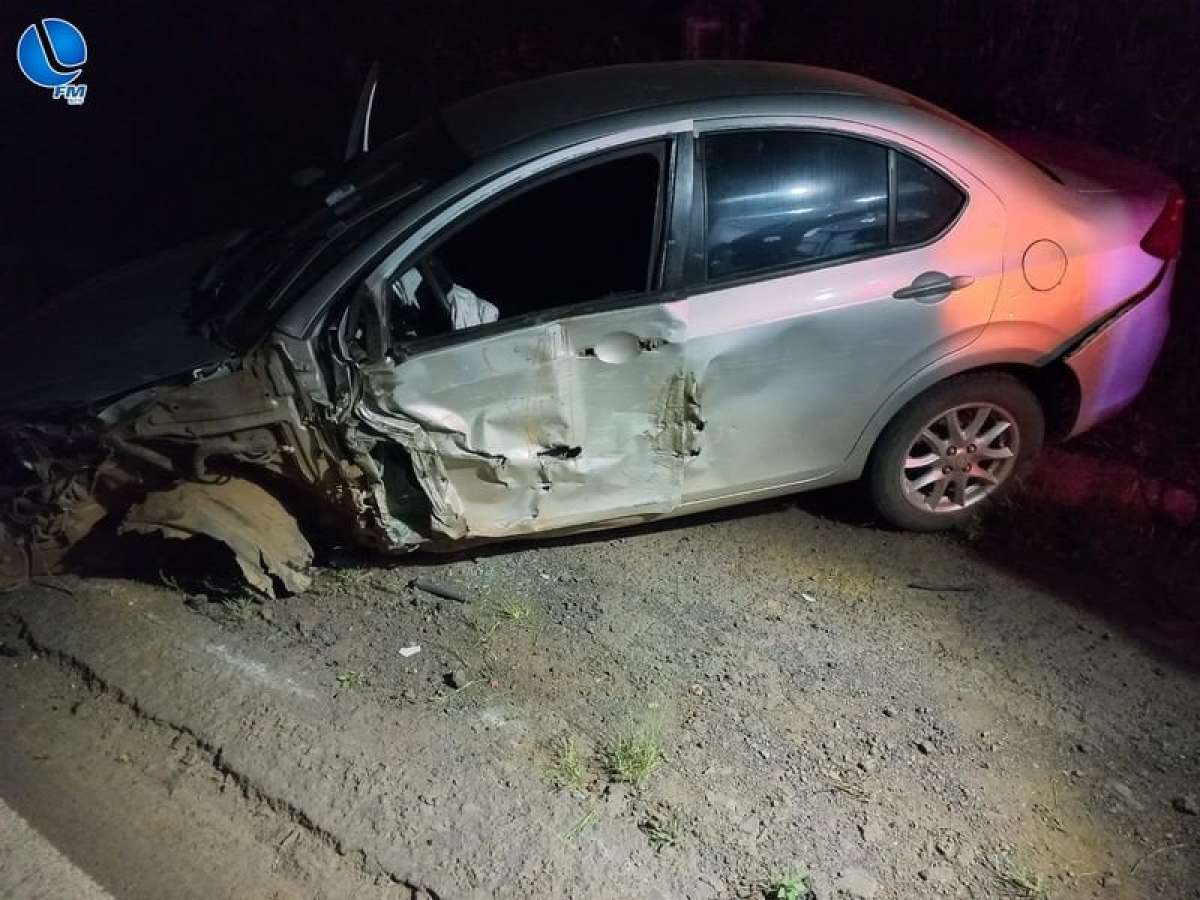 Colisão entre carreta e carro deixa motorista ferido  na BR-285 em Ciríaco