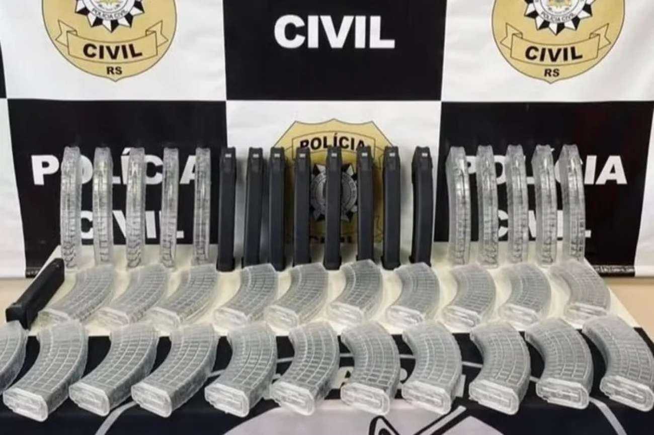 Polícia gaúcha intercepta remessa de 40 carregadores de AK-47 com destino ao Rio de Janeiro