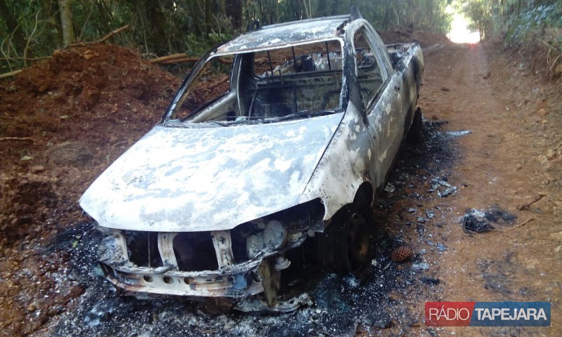 Fiat Strada furtada em Tapejara é encontrada incendiada em Sananduva