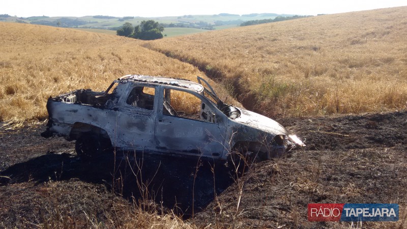 Carro roubado em Tapejara é encontrado queimado
