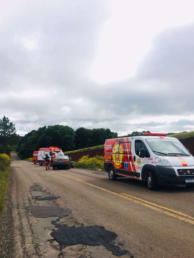 Acidente Entre Dois Carros Deixa Feridos Em Água Santa Rádio Tapejara Fm 1015 8401