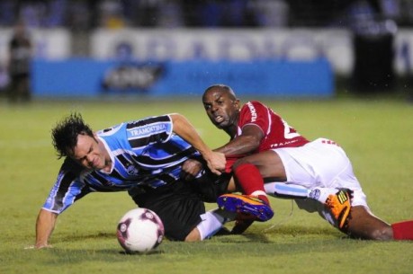 Sandro Silva valoriza jovens e comemora: 