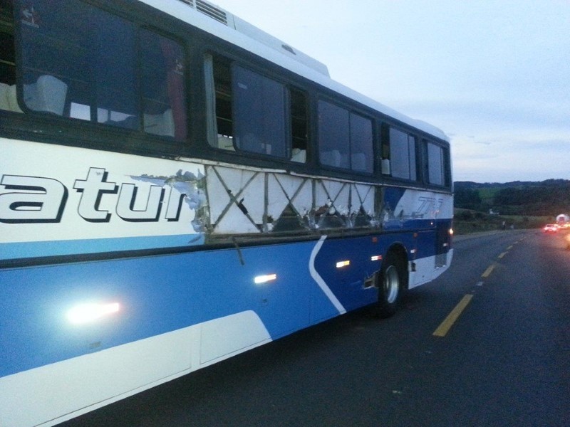 Acidente envolve ônibus de universitários de Lagoa Vermelha