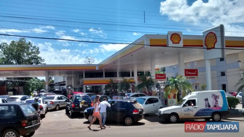 Manifestação de caminhoneiros afeta postos de combustível de Tapejara