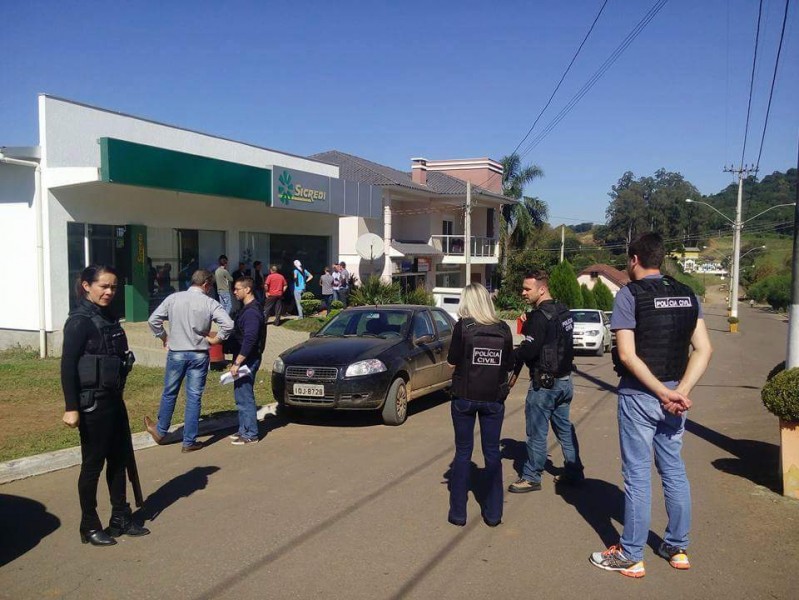Homens fortemente armados assaltam dois bancos e uma lotérica em União da Serra