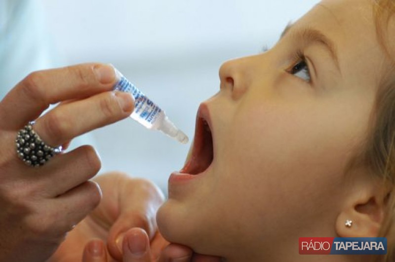 Vacinação contra a Paralisia Infantil em Tapejara